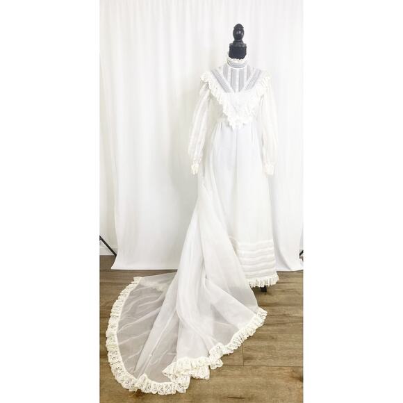 Vintage Late 60’s Union Made Wedding Dress Lace Detatchable Bustle Off White 6 - Picture 1 of 12
